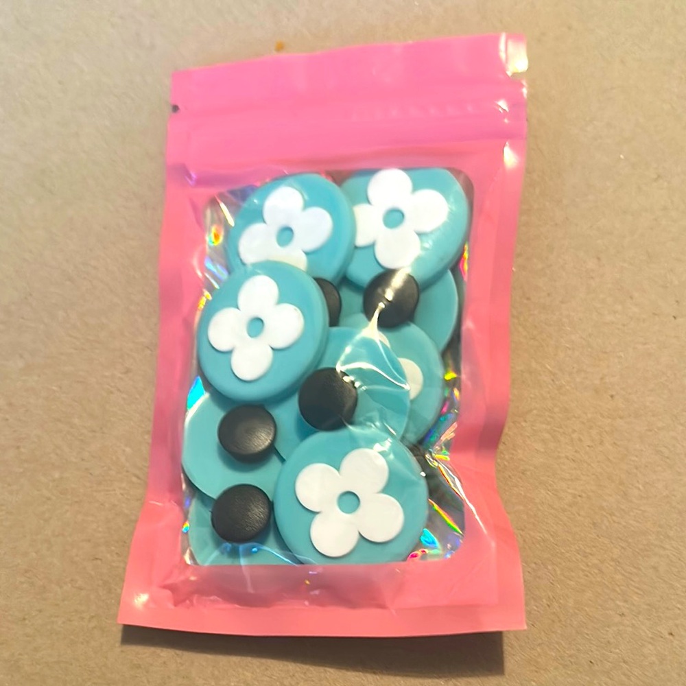 Floral Blue and White Button Set